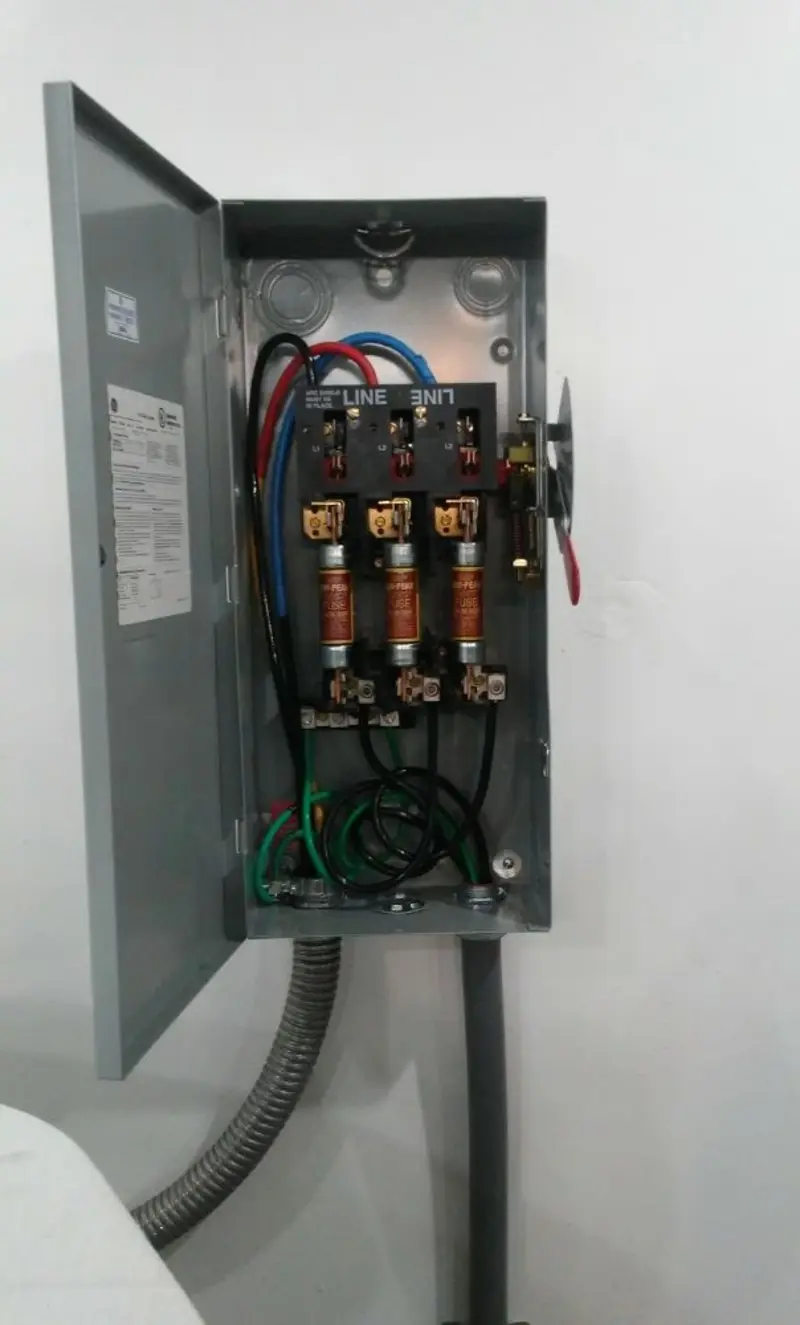 Three-phase disconnect switch installed for Smoke Detector Installation in Lincoln Heights